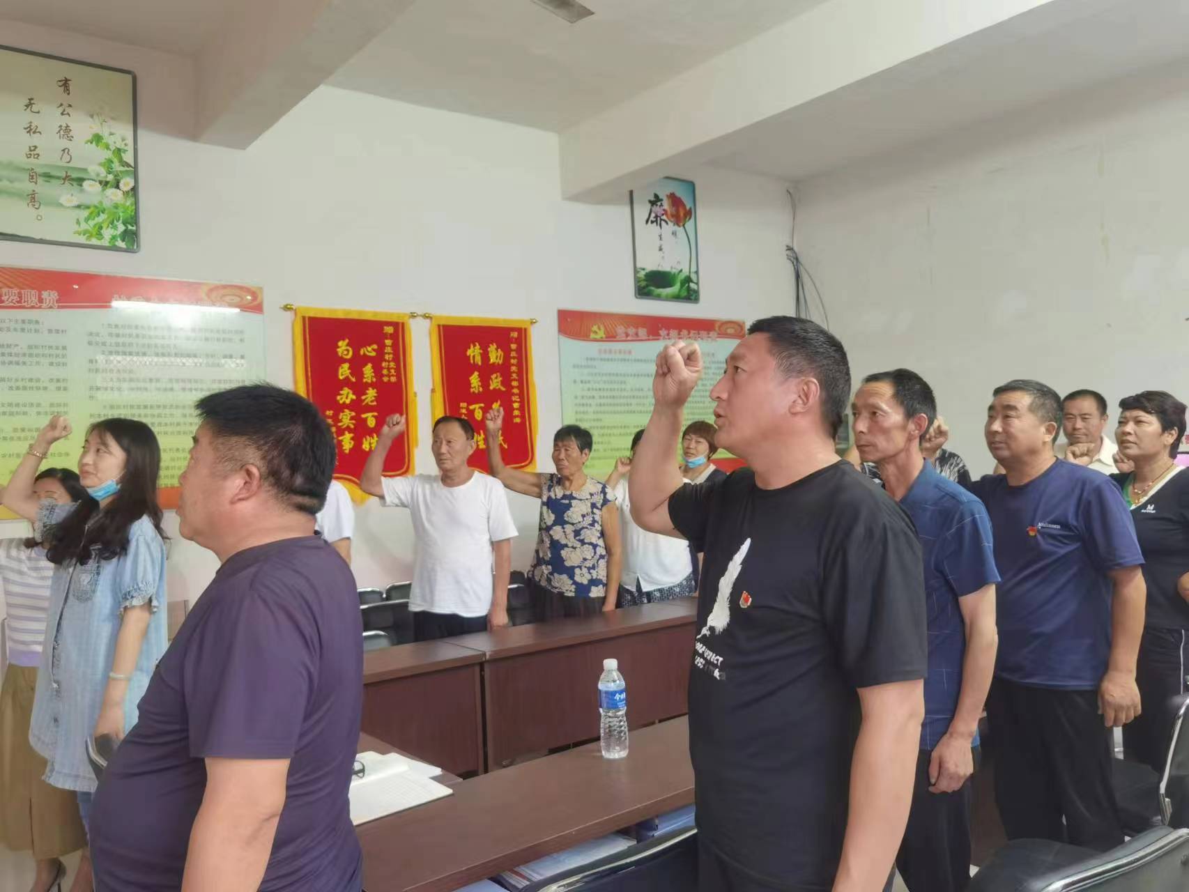 曹庄党员七一重温入党誓词.jpg