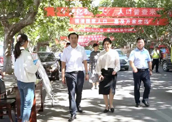 获嘉县在行政路开展第七次全国人口普查集中宣传活动